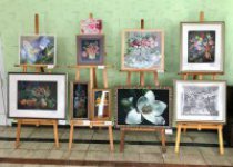 Выставка творческих работ учащихся и преподавателей  МБУ ДО «Каневская РДШИ» «Мы к вам с цветами»